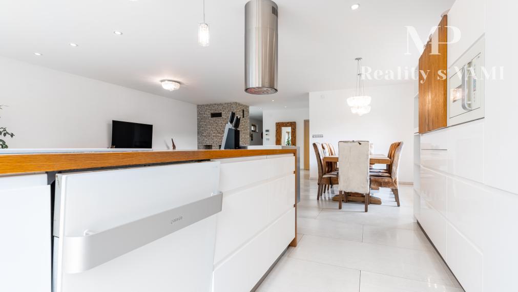 REZERVOVANÝ rodinný dom s bazénom - Košice, Myslava