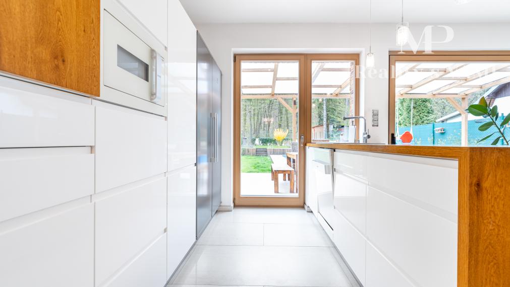 REZERVOVANÝ rodinný dom s bazénom - Košice, Myslava