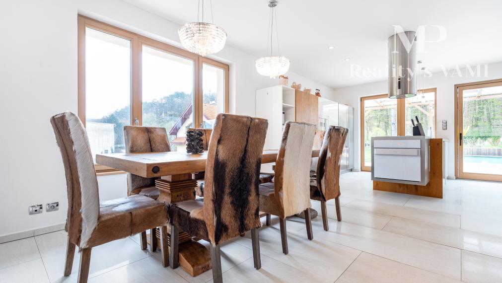 REZERVOVANÝ rodinný dom s bazénom - Košice, Myslava