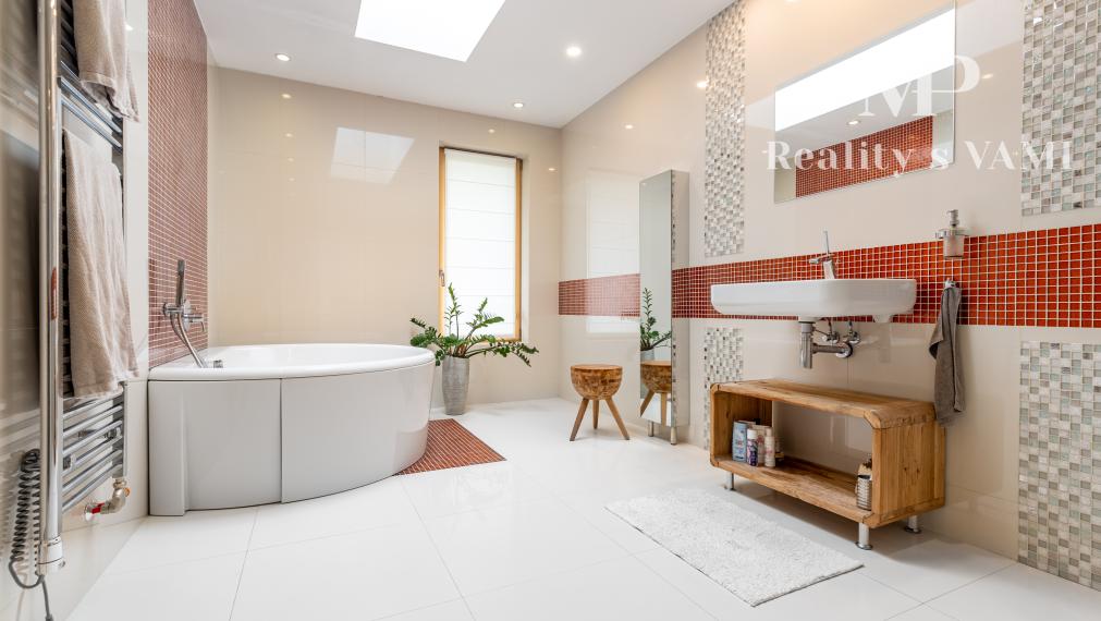 REZERVOVANÝ rodinný dom s bazénom - Košice, Myslava