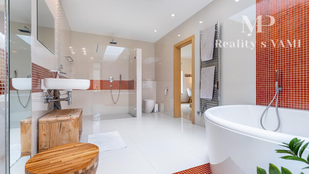 REZERVOVANÝ rodinný dom s bazénom - Košice, Myslava