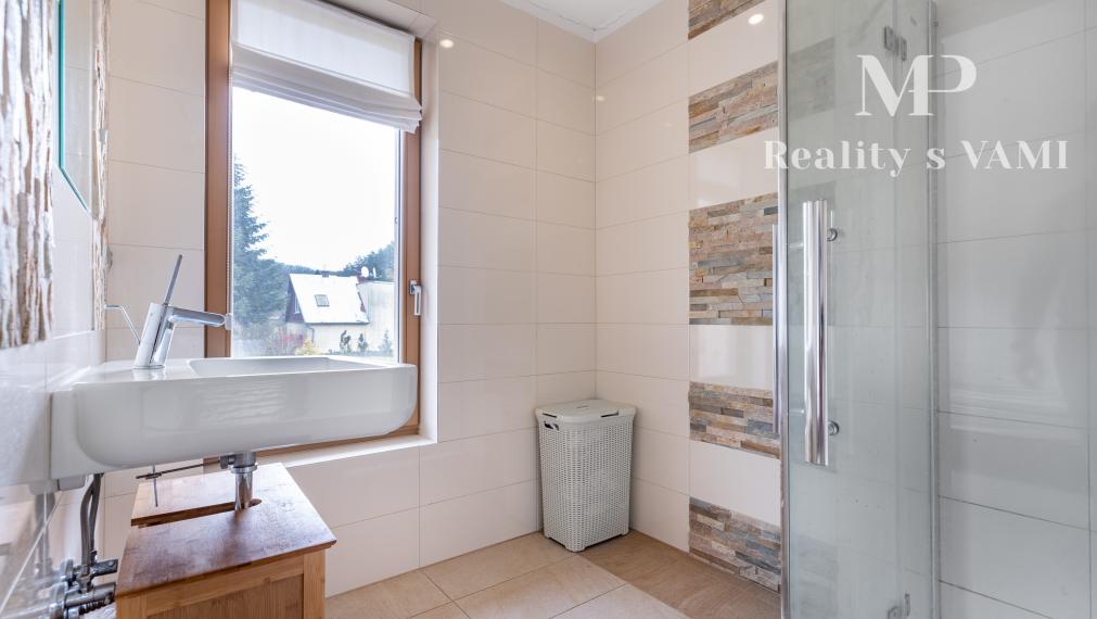 REZERVOVANÝ rodinný dom s bazénom - Košice, Myslava