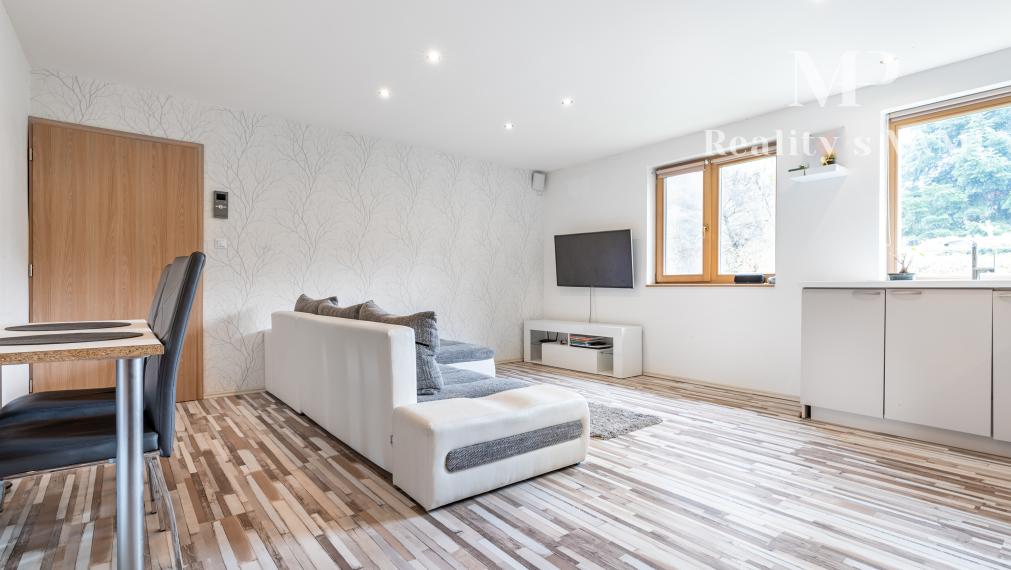 REZERVOVANÝ rodinný dom s bazénom - Košice, Myslava