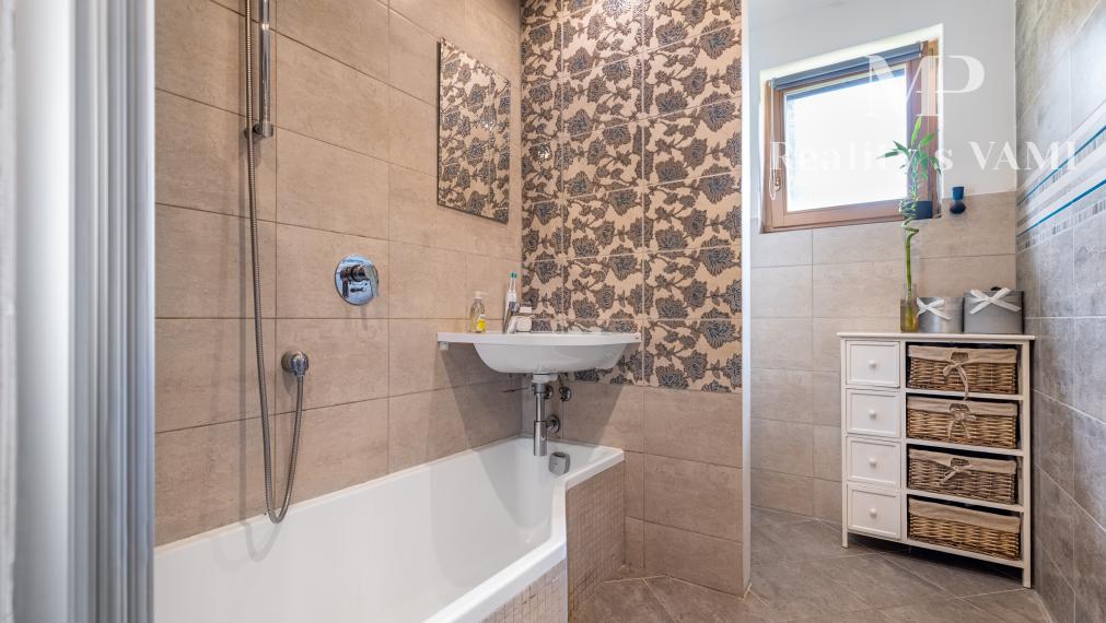 REZERVOVANÝ rodinný dom s bazénom - Košice, Myslava