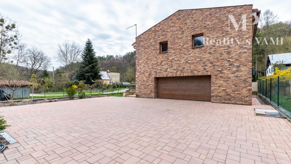 REZERVOVANÝ rodinný dom s bazénom - Košice, Myslava