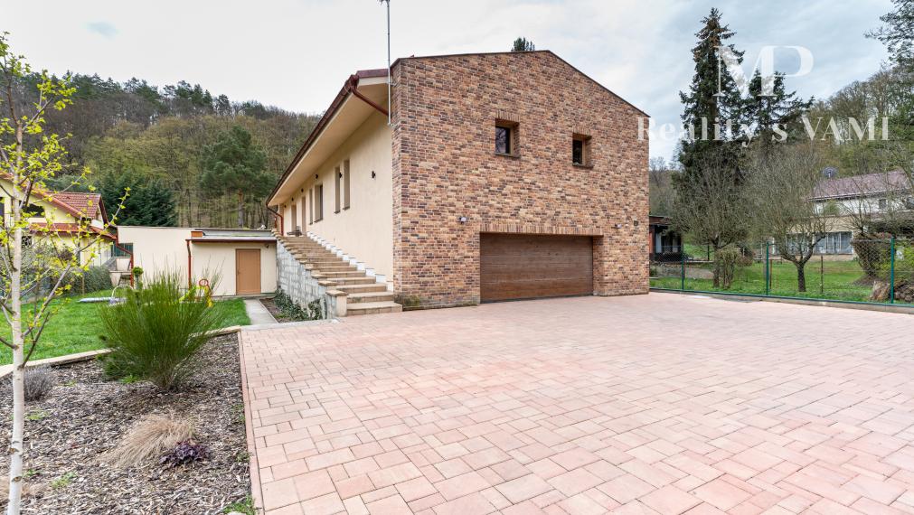 REZERVOVANÝ rodinný dom s bazénom - Košice, Myslava