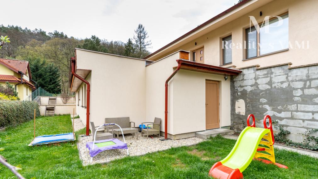 REZERVOVANÝ rodinný dom s bazénom - Košice, Myslava