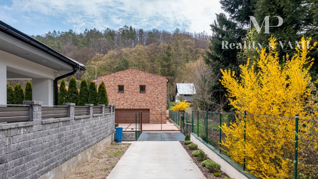 REZERVOVANÝ rodinný dom s bazénom - Košice, Myslava