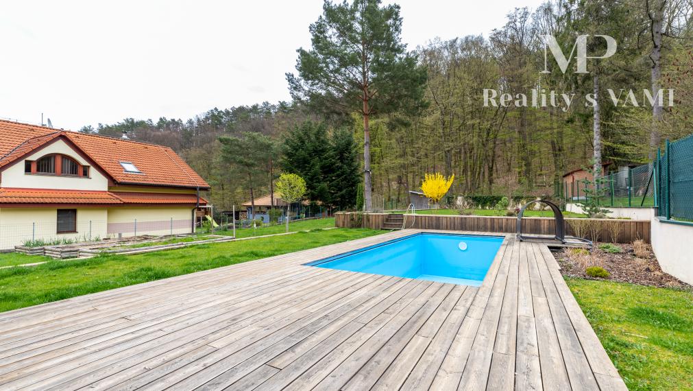 REZERVOVANÝ rodinný dom s bazénom - Košice, Myslava