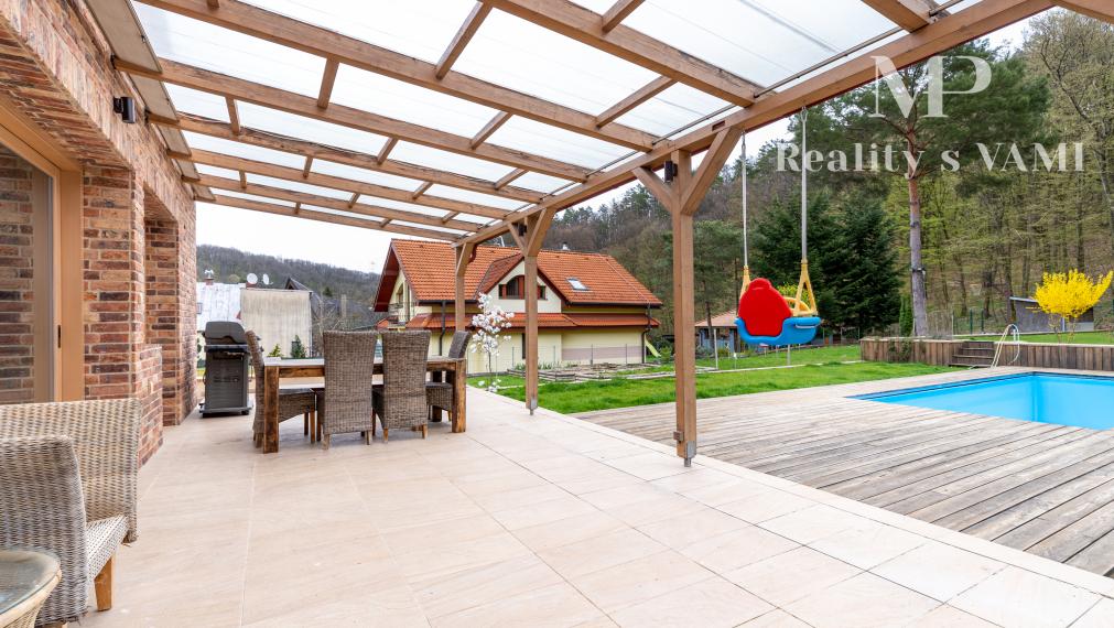 REZERVOVANÝ rodinný dom s bazénom - Košice, Myslava