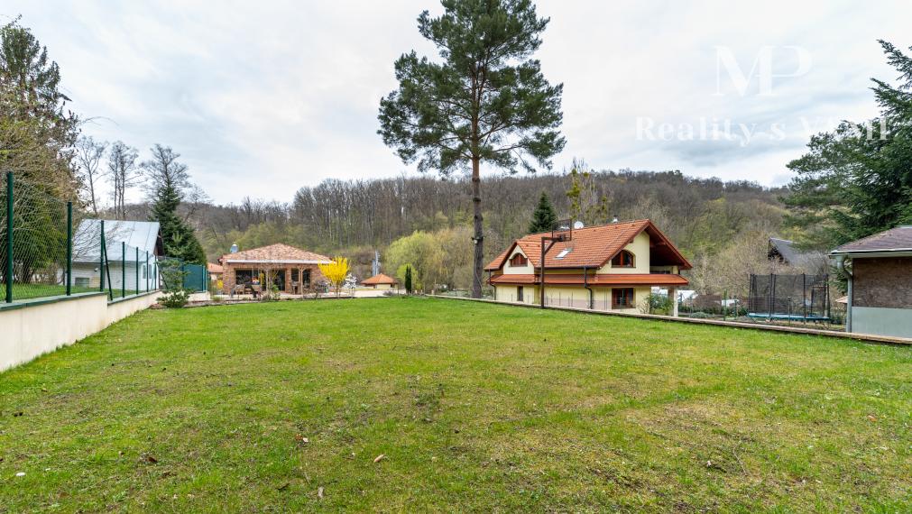 REZERVOVANÝ rodinný dom s bazénom - Košice, Myslava