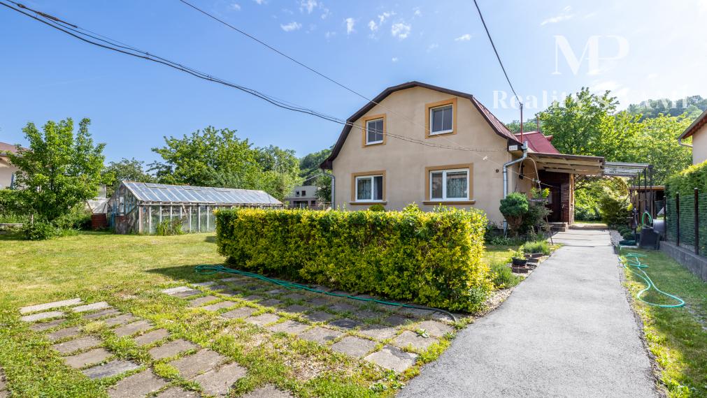 REZERVOVANÝ rodinný dom - pozemok 907 m2 - Košice, V. Opátske