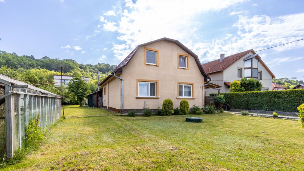 REZERVOVANÝ rodinný dom - pozemok 907 m2 - Košice, V. Opátske