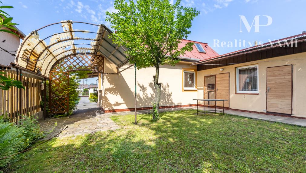 REZERVOVANÝ rodinný dom - pozemok 907 m2 - Košice, V. Opátske