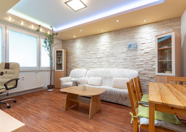 REZERVOVANÝ priestranný a sveltý 3i. byt s balkónom  - Furča
