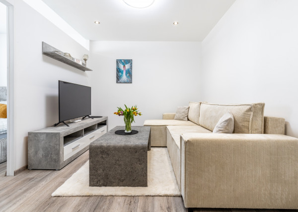 REZERVOVANÝ - Na predaj 1,5 izbový byt - Jazero, Košice