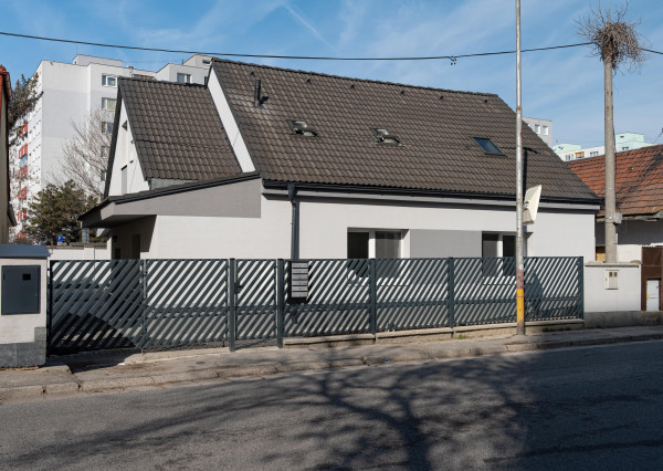 Na predaj rodinný dom so 4 bytmi - Bratislava, Vrakuňa