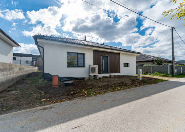 REZERVOVANÝ 5 izbový rodinný dom - Rozhanovce, Košice okolie